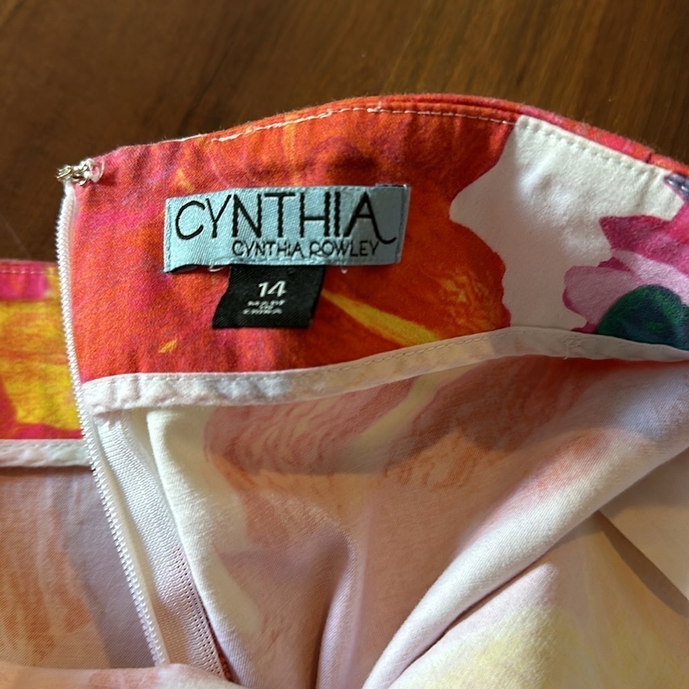 Cynthia Rowley Floral Back Zipper Shorts Size 14- Bright Summer Colors - Picture 8 of 9